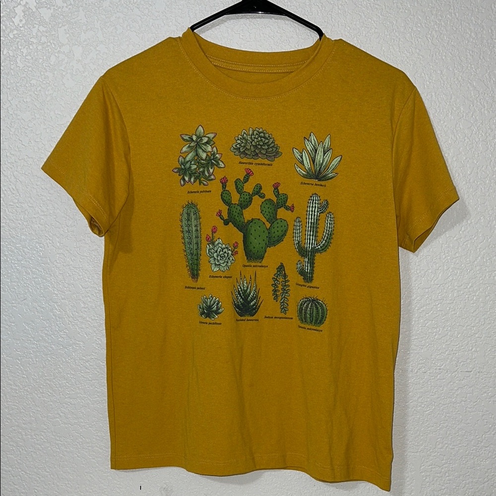 🟡 NWOT Succulent & Cactus Graphic T-Shirt